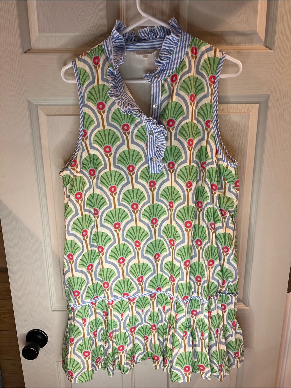 entro Green Fan-Print Ruffle-Hem Sleeveless Top with Blue Trim